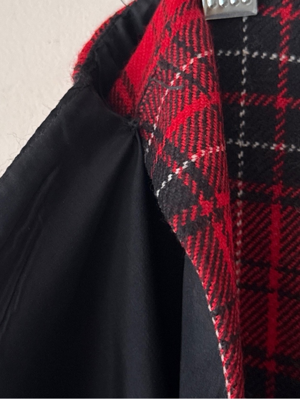 Rafaella Vintage 90s Red Tartan Plaid Worsted Wool Fringe Hem Wrap Skirt Size 16 - Picture 10 of 16